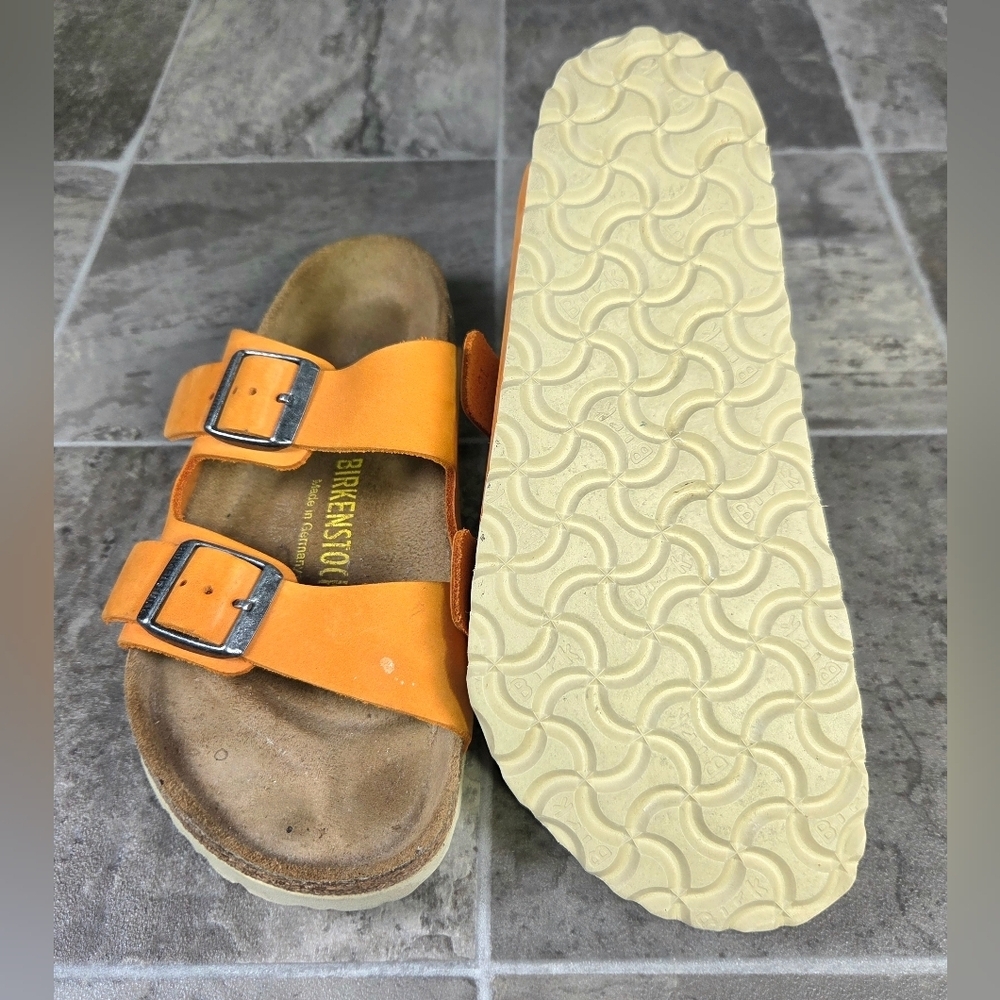 BIRKENSTOCK ARIZONA NUBUCK LEATHER SANDALS. - Picture 9 of 12